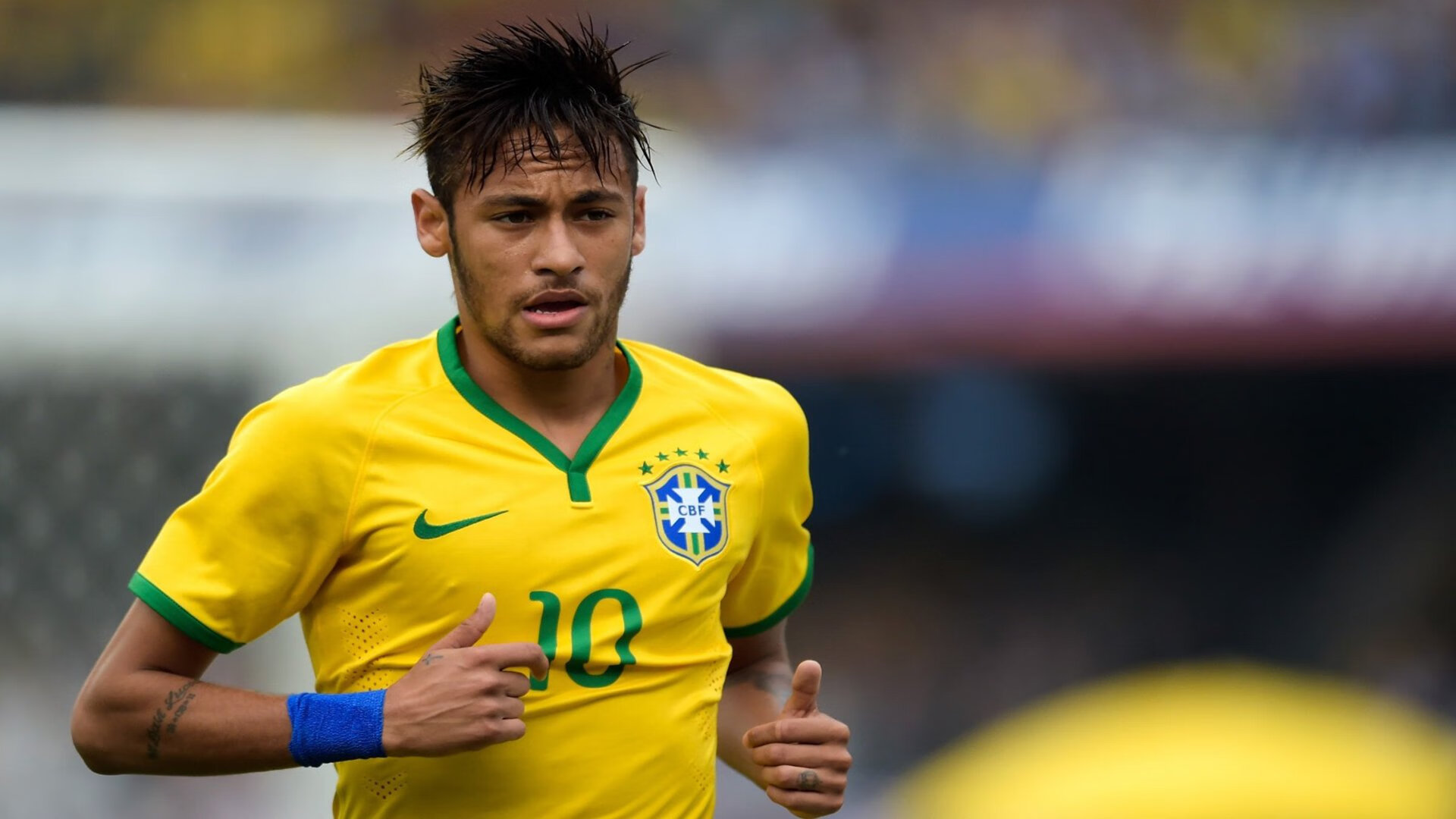 主教练提醒球员避免情绪波动强调稳定心态是关键因素，如何管理球员在比赛中的情绪